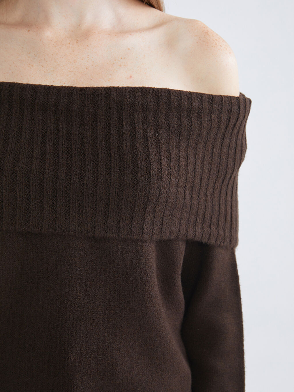 Kahverengi Kayık Yaka Kadın Triko Kazak-4