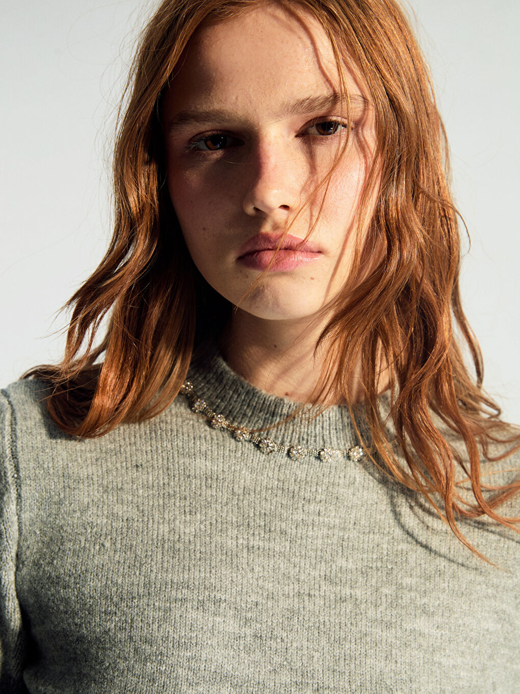 Gri Bisiklet Yaka Taşlı Kadın Triko Kazak-1