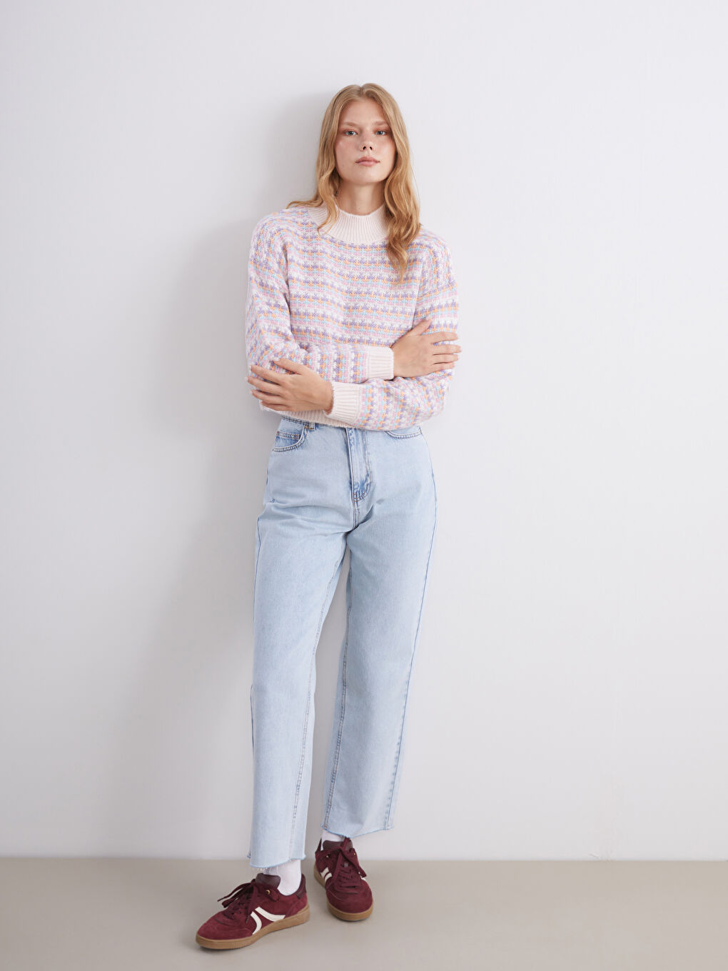 Pembe Dik Yaka Desenli Crop Kadın Triko Kazak-1