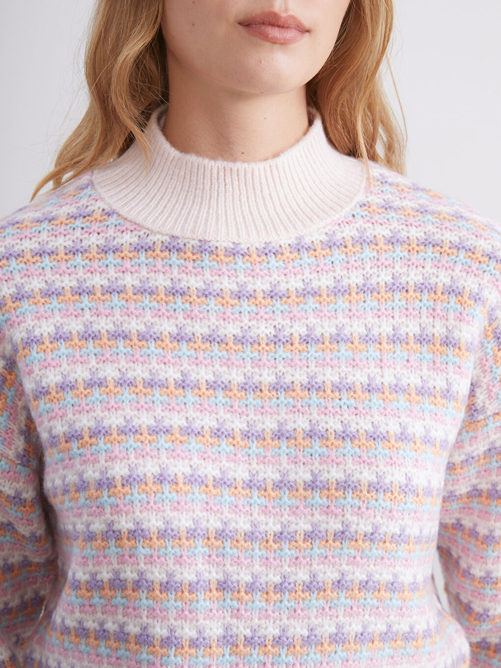 Pembe Dik Yaka Desenli Crop Kadın Triko Kazak-2