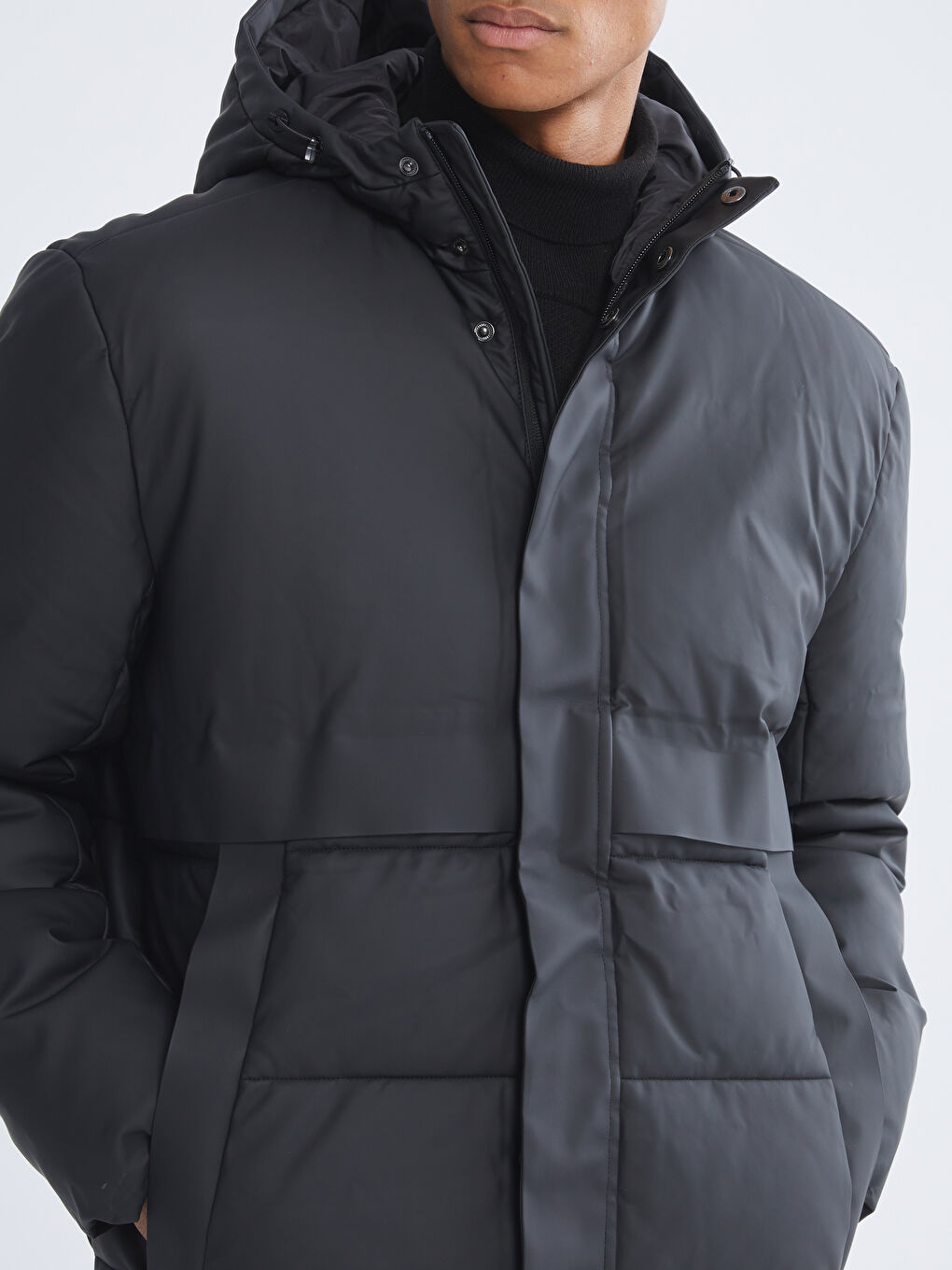 Мужской пуховик свободного кроя с капюшоном-3