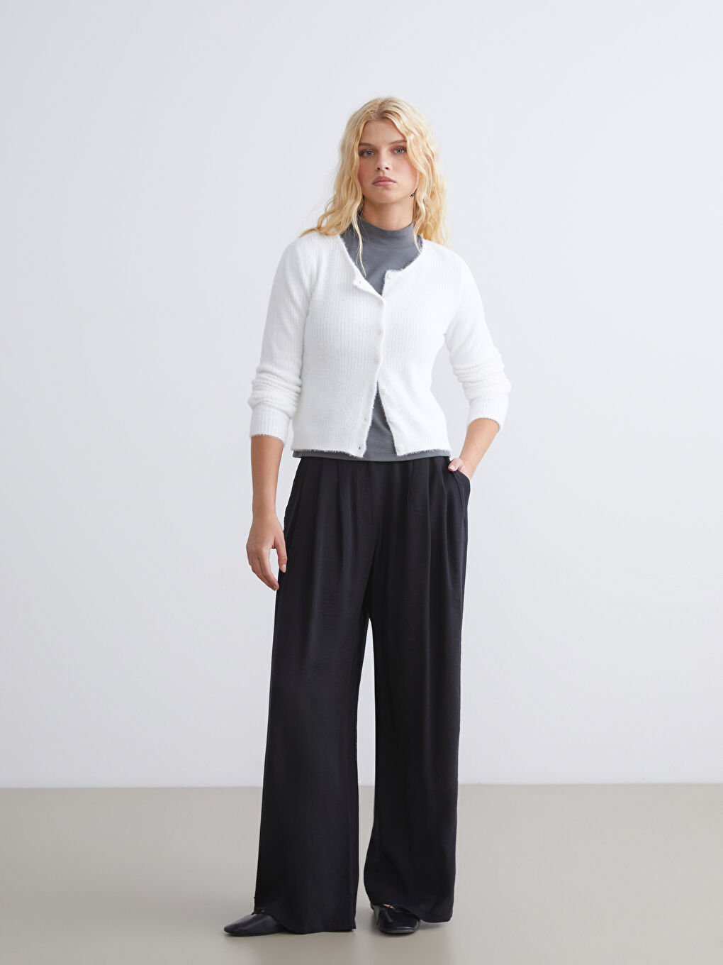 Ekru Bisiklet Yaka Kadın Triko Hırka-1