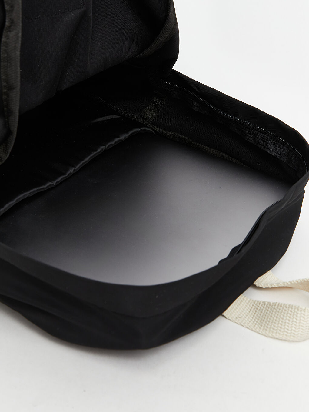 Siyah Çok Bölmeli Kadın Sırt Çantası-3