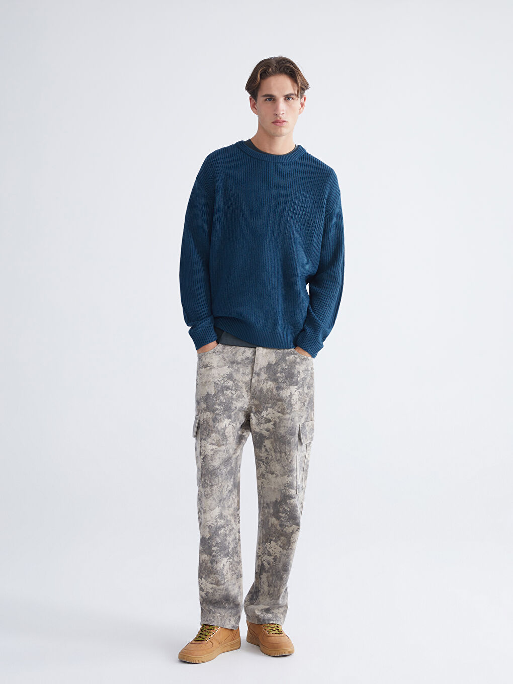 Мужской трикотажный свитер с круглым вырезом и длинными рукавами-1