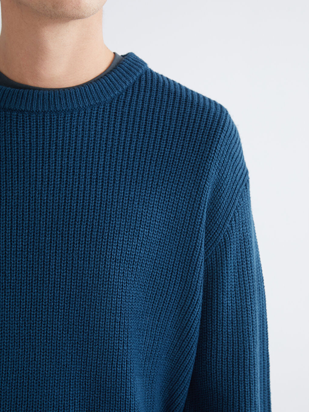 Мужской трикотажный свитер с круглым вырезом и длинными рукавами-2