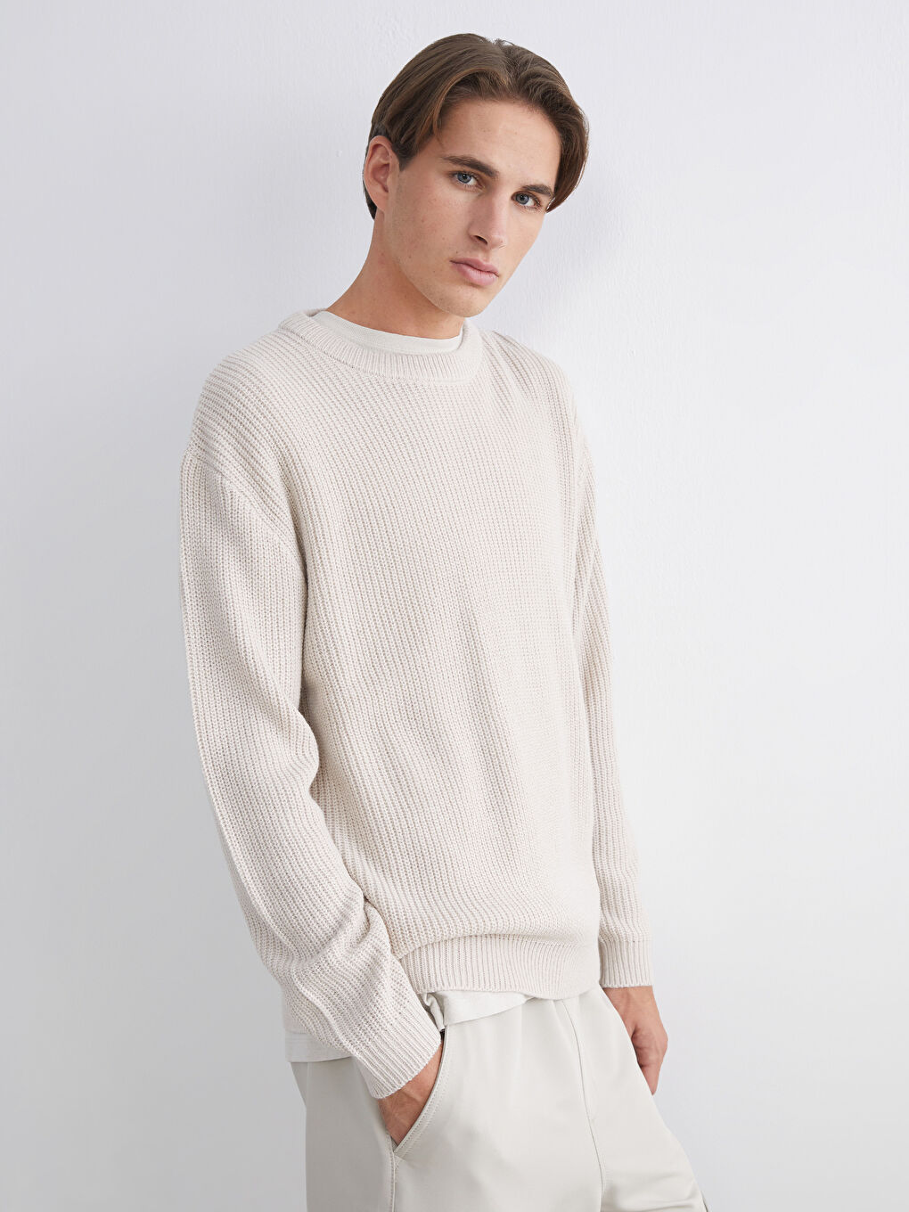 Ерлерге арналған трикотаж ұзын жеңді дөңгелек жағалы жемпір