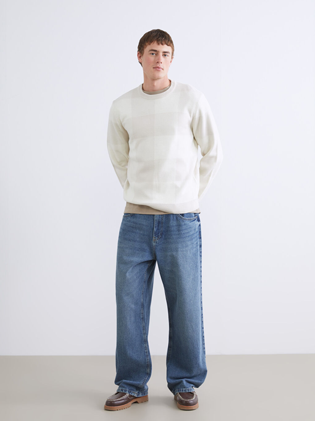 Мужской трикотажный свитер с круглым вырезом и длинными рукавами-1