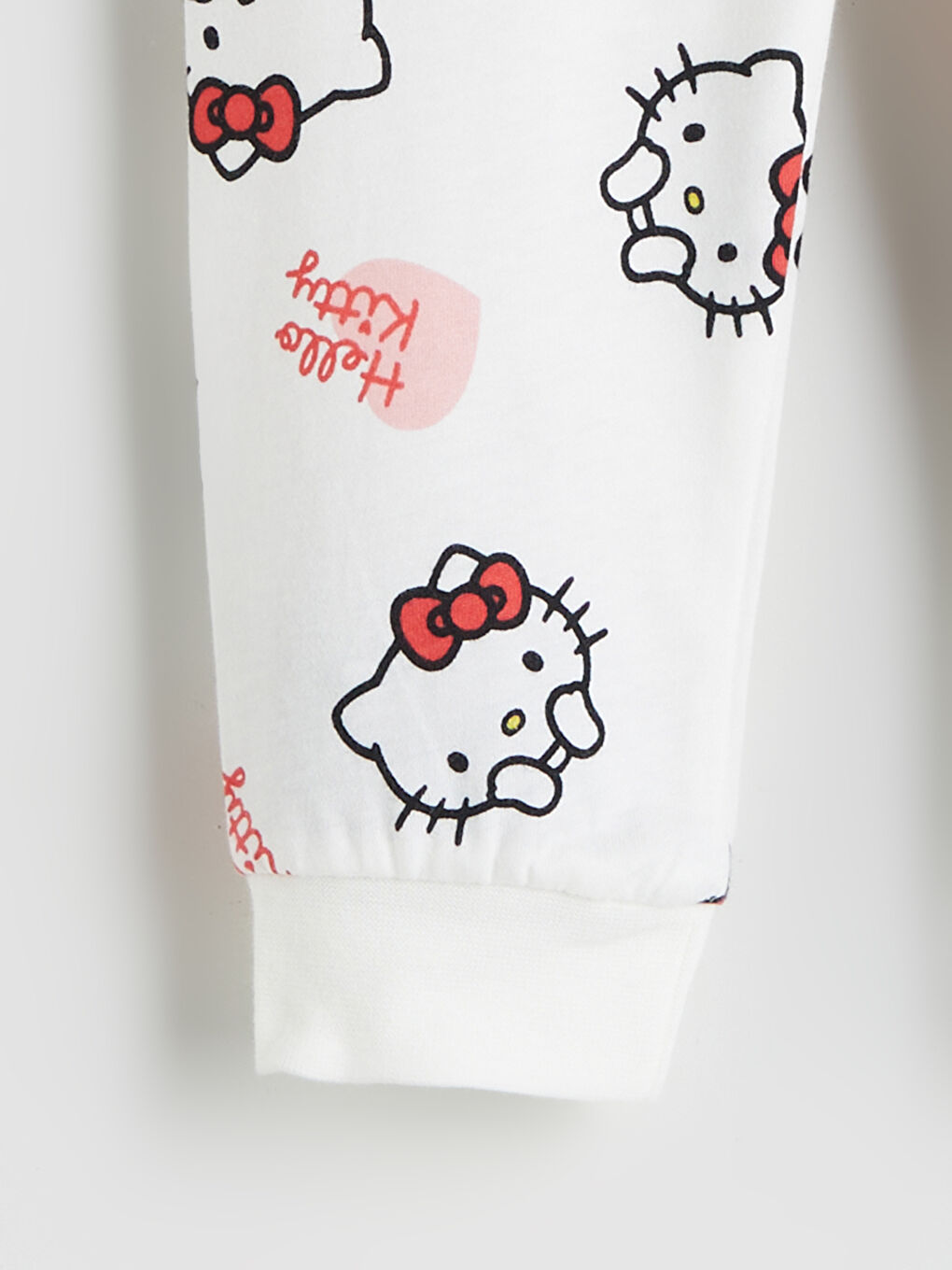LCW baby Štampana Pidžama Komplet za Bebe Devojčice Hello Kitty -W5G097Z1-LRA