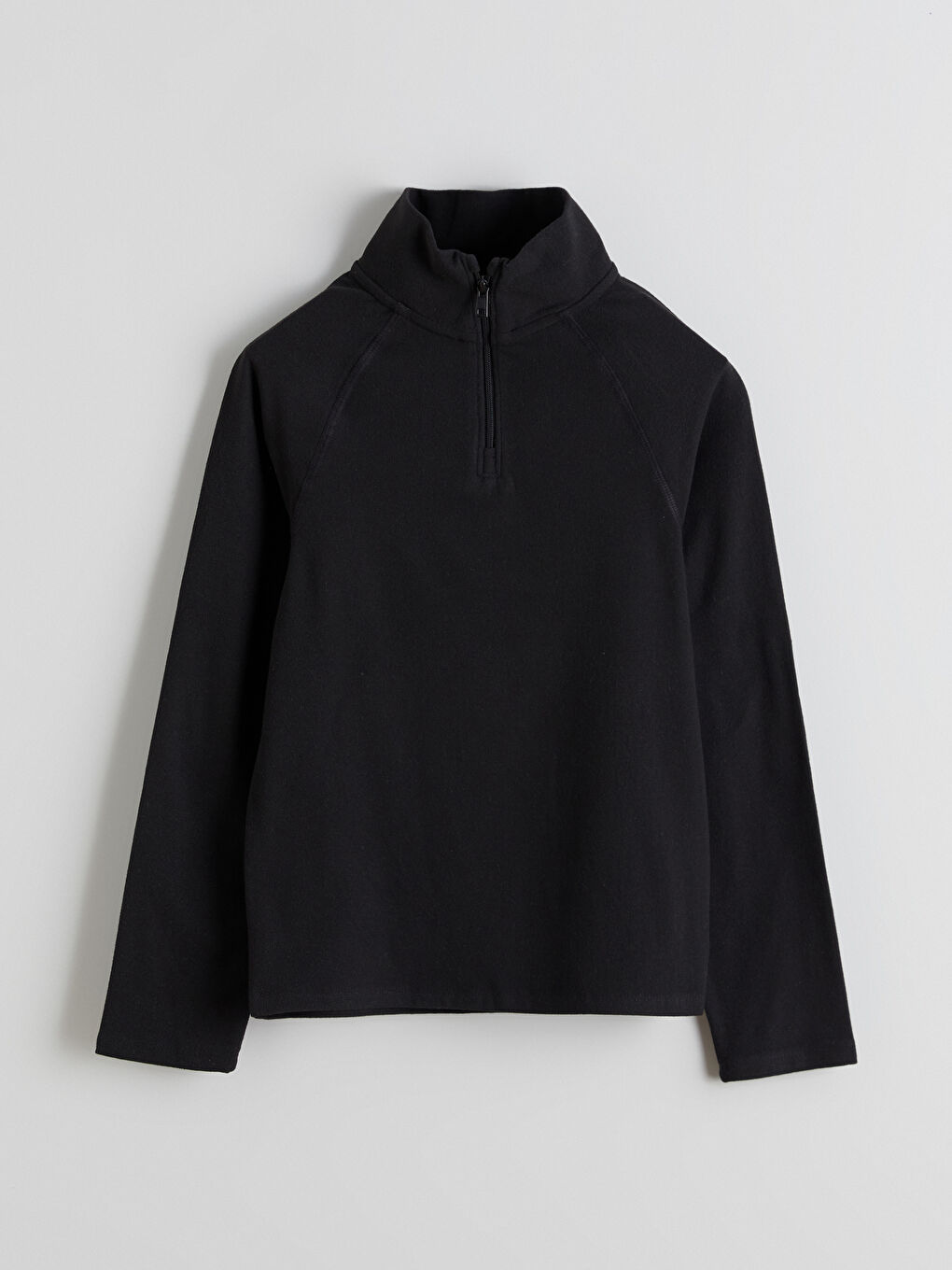 تیشێرت ڕه‌ش کچ