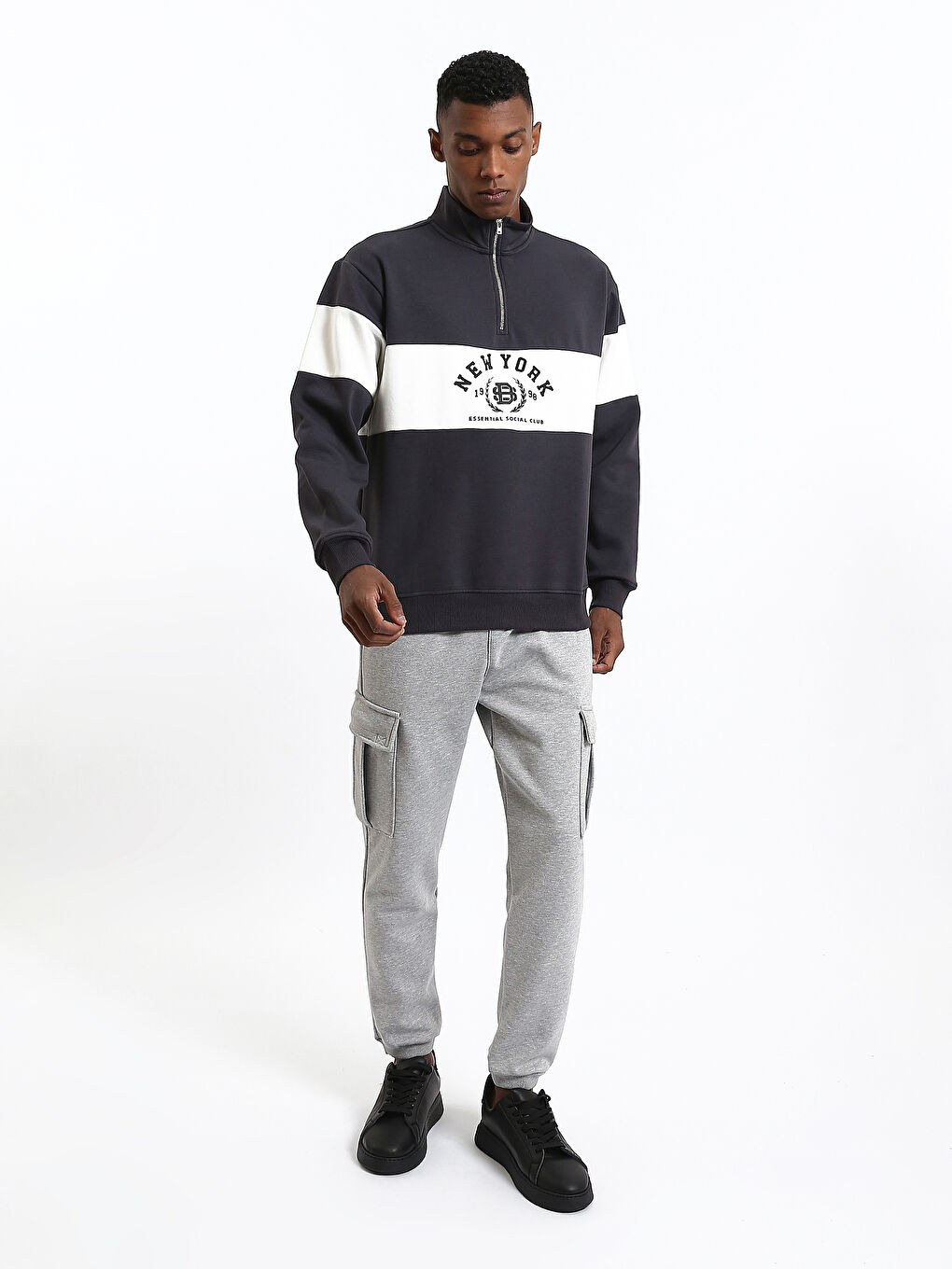 كنزة رياضية مطبوعة بياقة قمعية للرجال-3