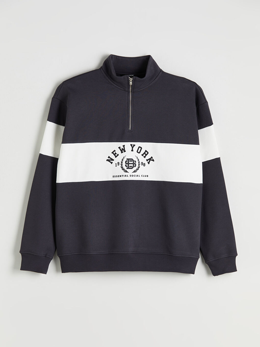 كنزة رياضية مطبوعة بياقة قمعية للرجال-9