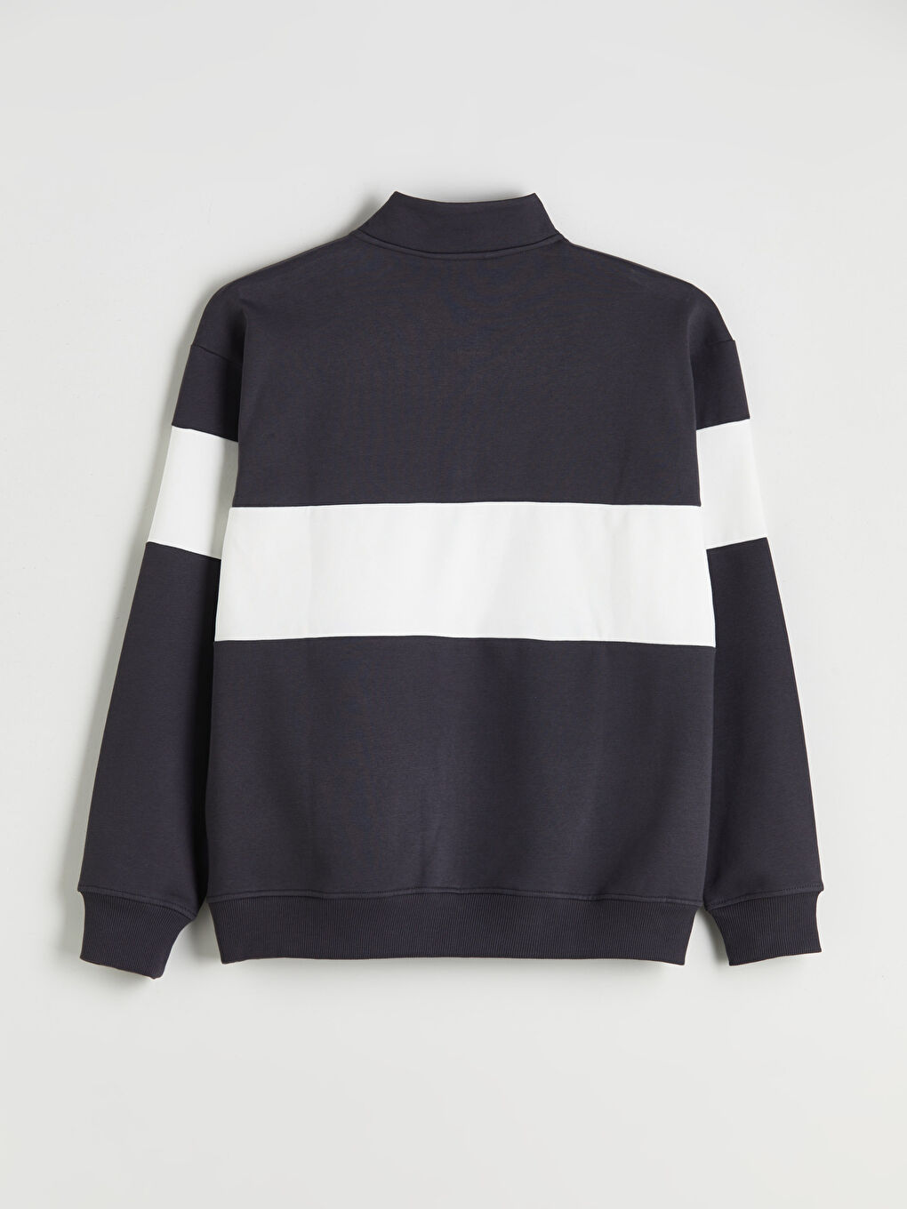 كنزة رياضية مطبوعة بياقة قمعية للرجال-10