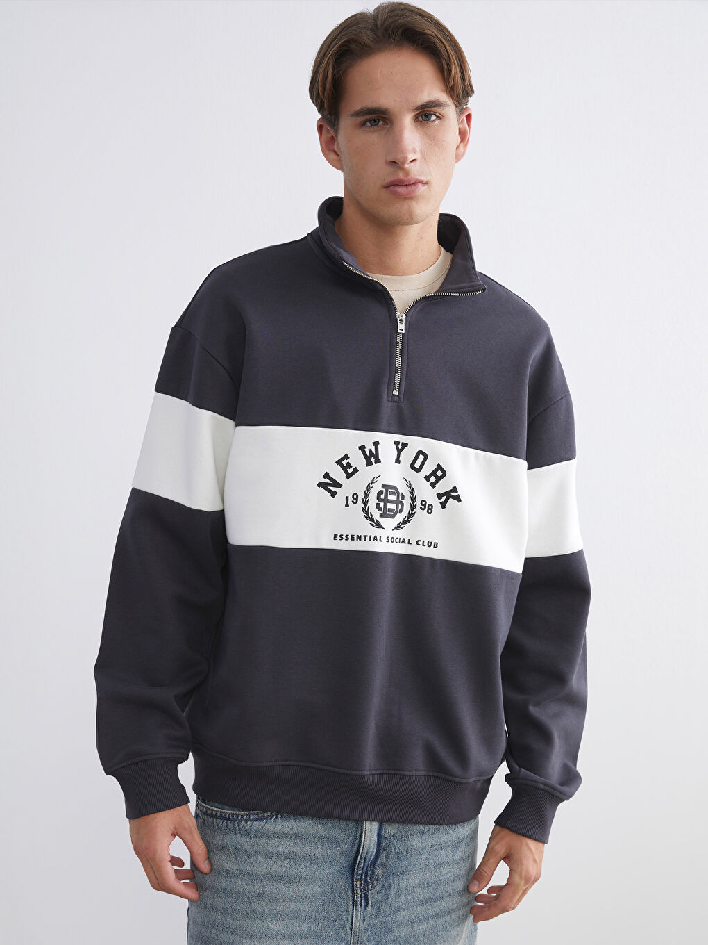 كنزة رياضية مطبوعة بياقة قمعية للرجال-2