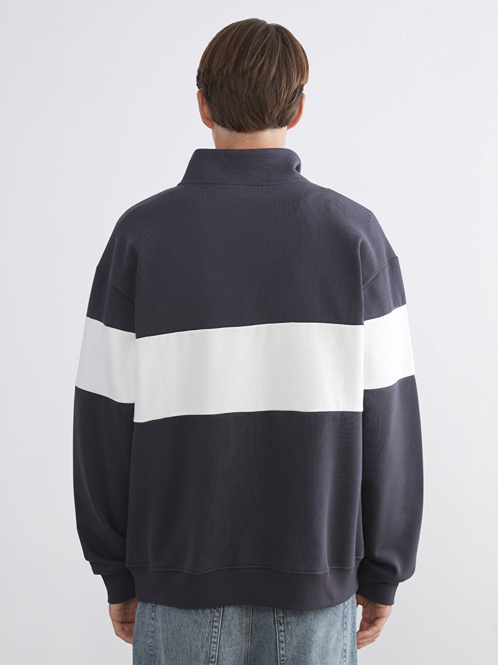 كنزة رياضية مطبوعة بياقة قمعية للرجال-6