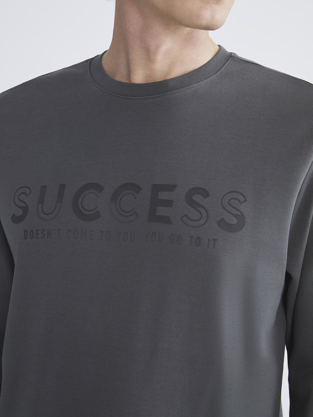 سويت شيرت للرجال مطبوع بياقة دائرية-2