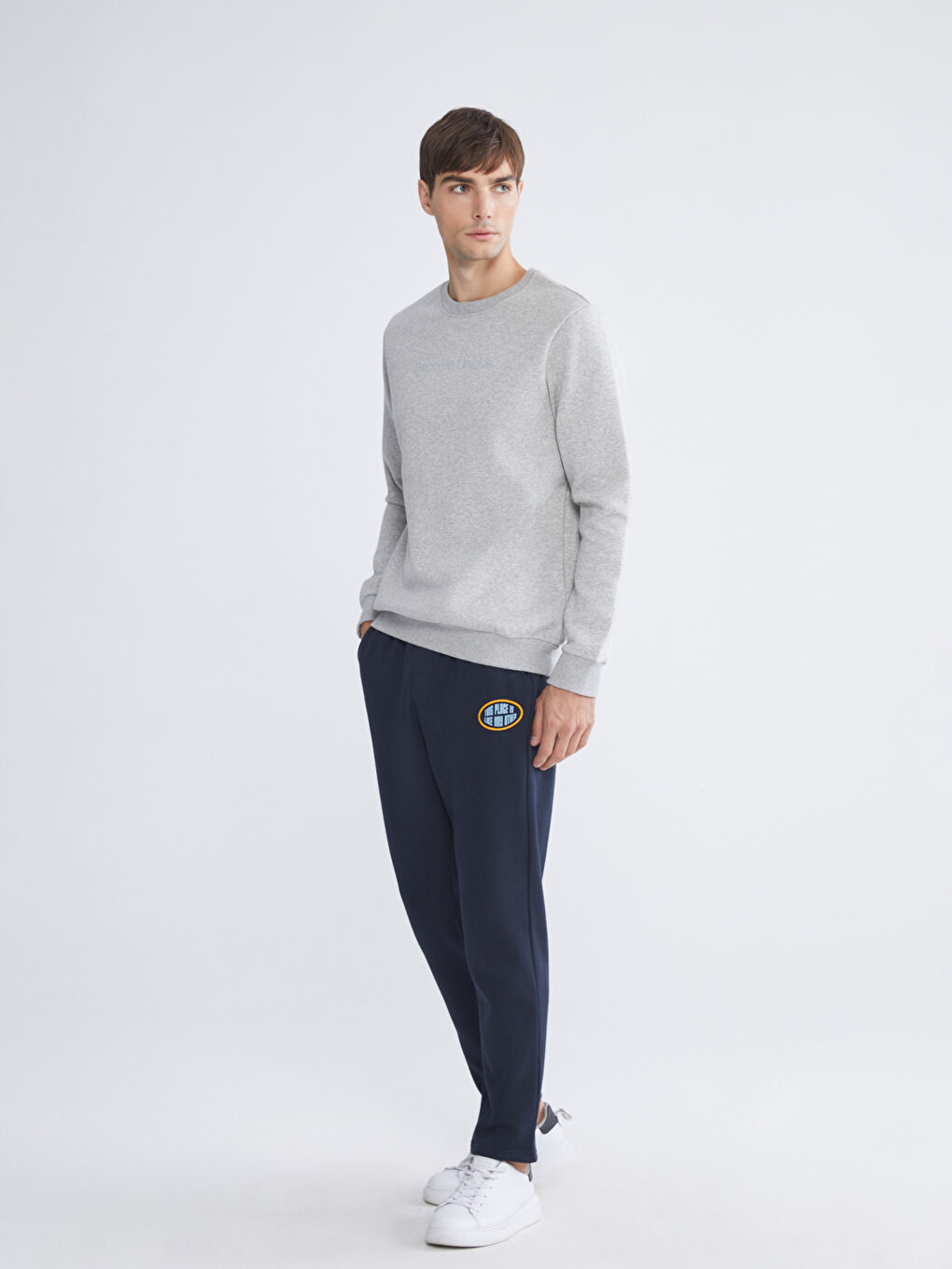 سويت شيرت للرجال مطبوع بياقة دائرية-1