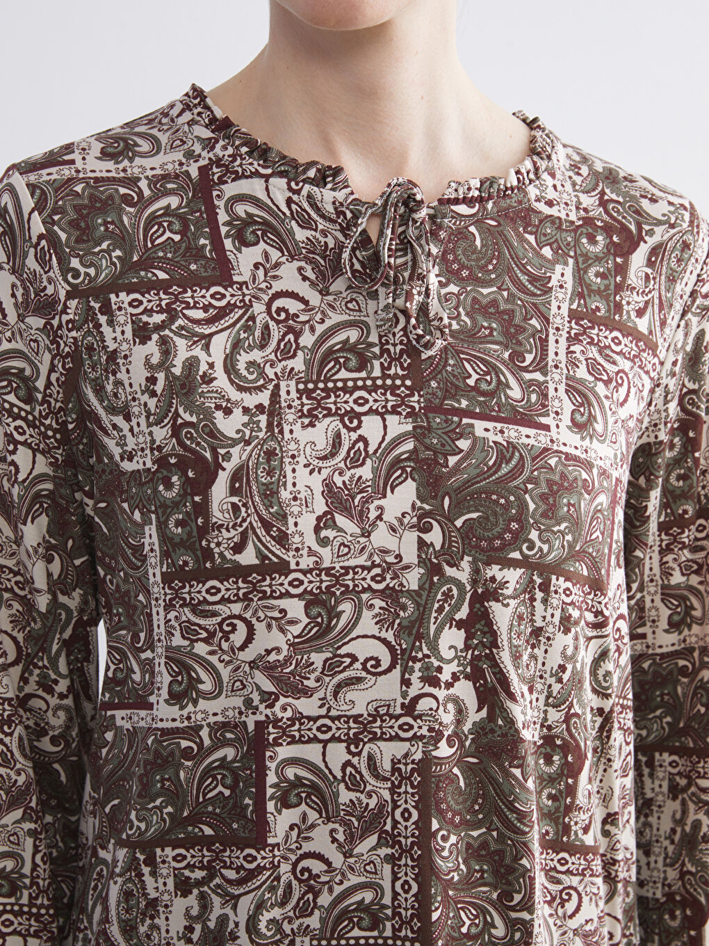 Karışık Bağlamalı Yaka Desenli Bluz-2