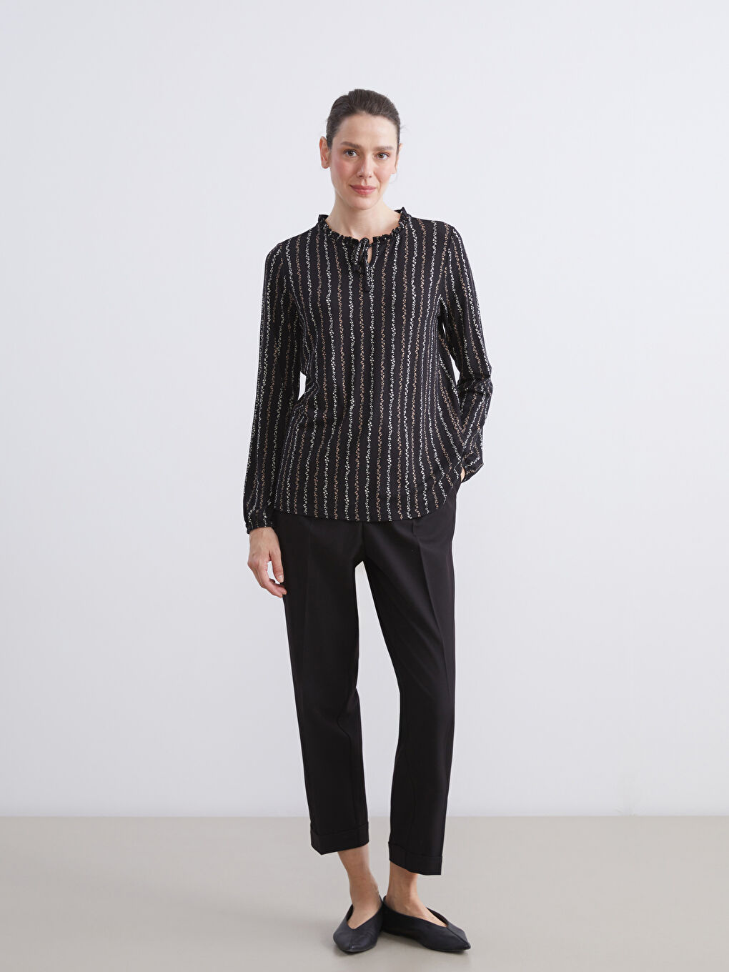 LCW Grace Tie Neck Patterned Blouse -W5G337Z8-LQJ
