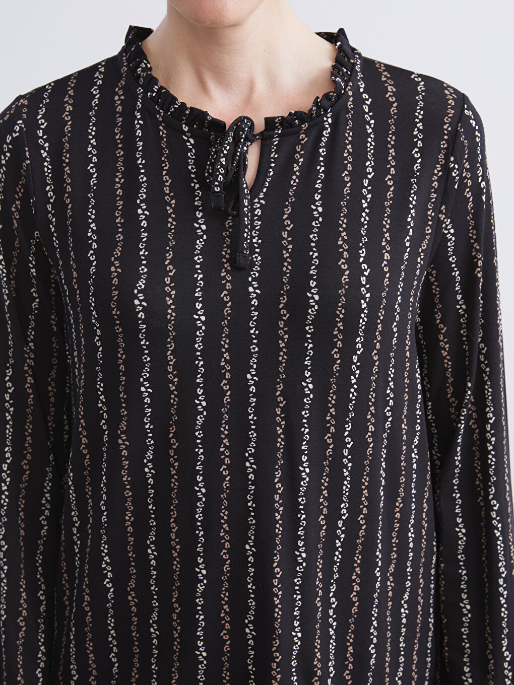LCW Grace Tie Neck Patterned Blouse -W5G337Z8-LQJ