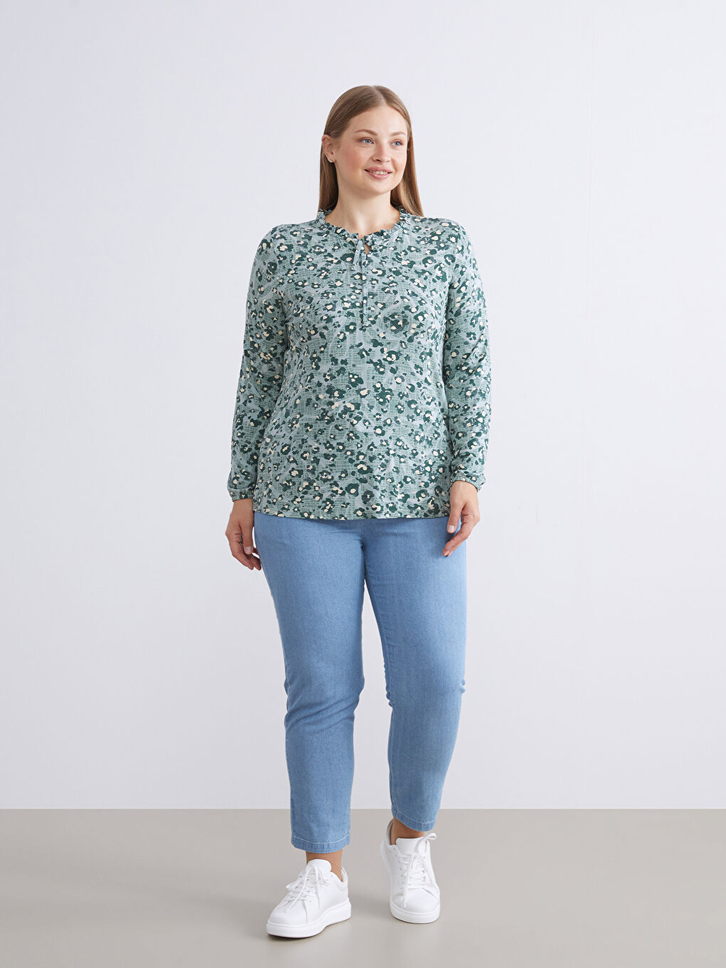 Yeşil Bağlamalı Yaka Desenli Bluz-5