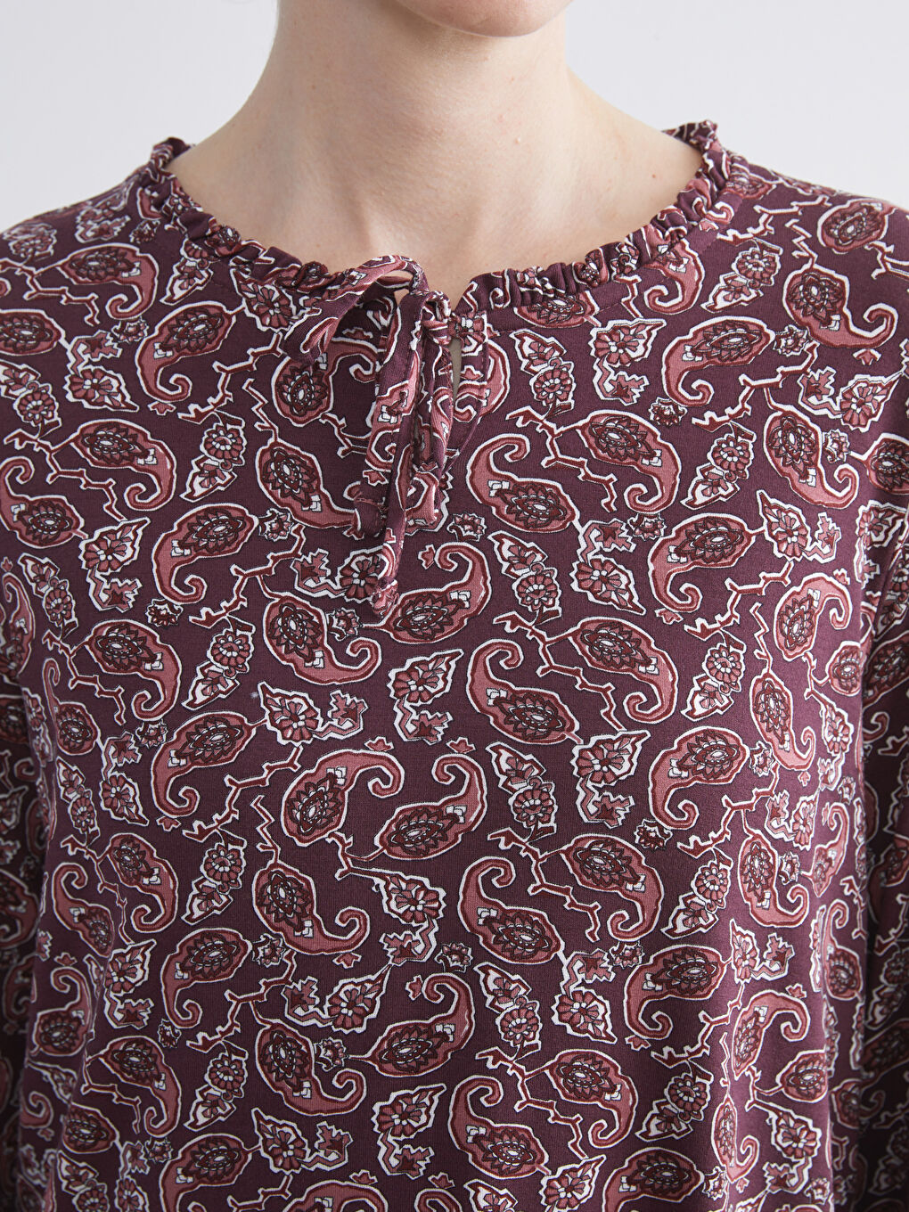 Kırmızı Bağlamalı Yaka Desenli Bluz-2