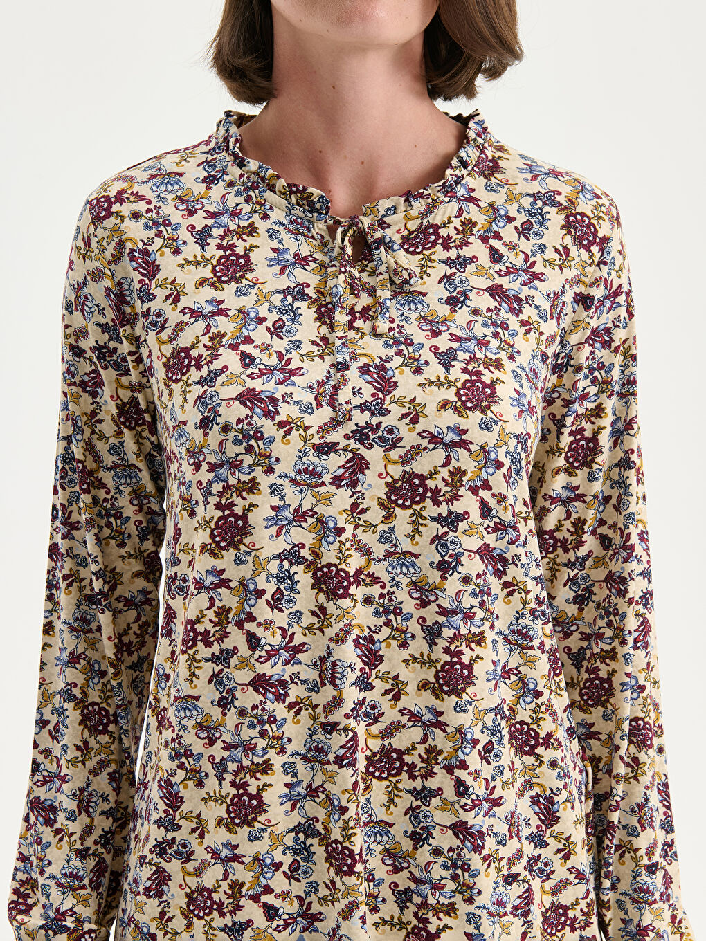 Bej Bağlamalı Yaka Desenli Bluz-2