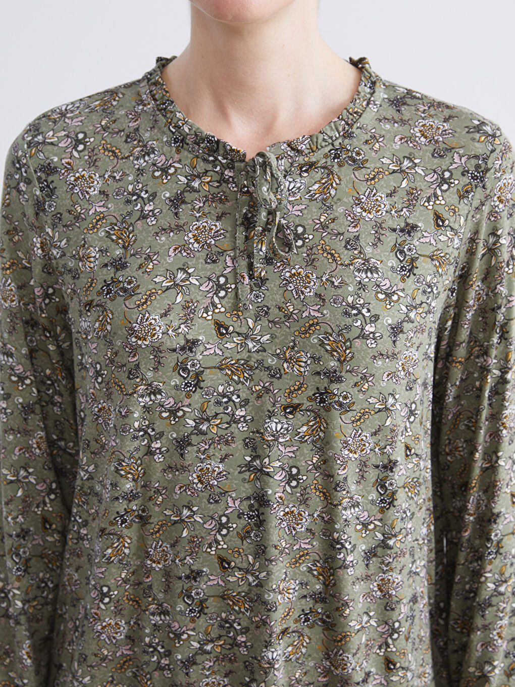 Haki Bağlamalı Yaka Desenli Bluz-3