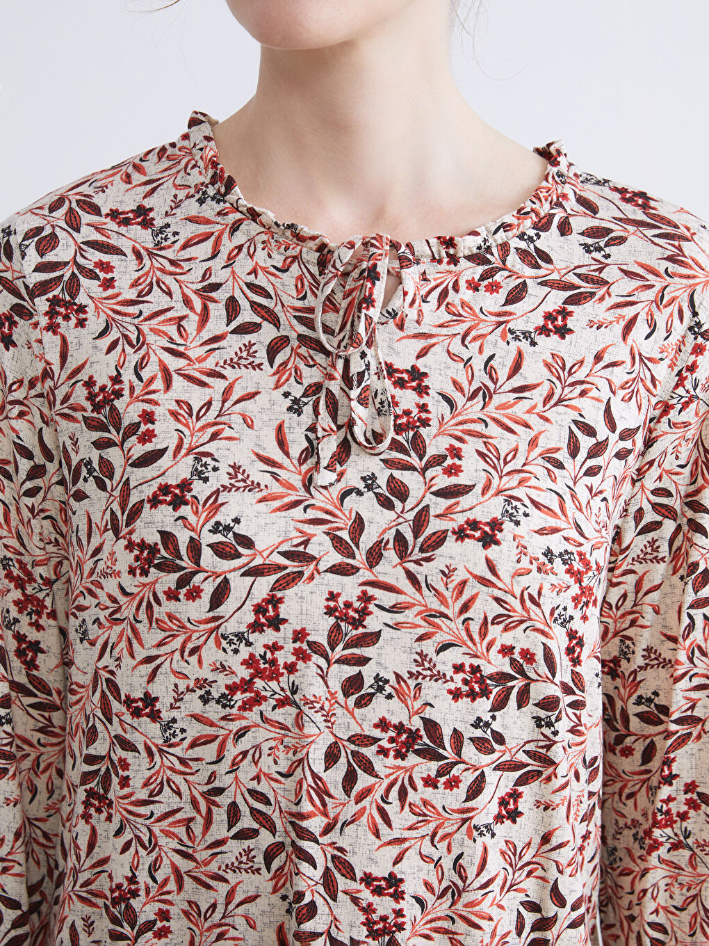 Turuncu Bağlamalı Yaka Desenli Bluz-3