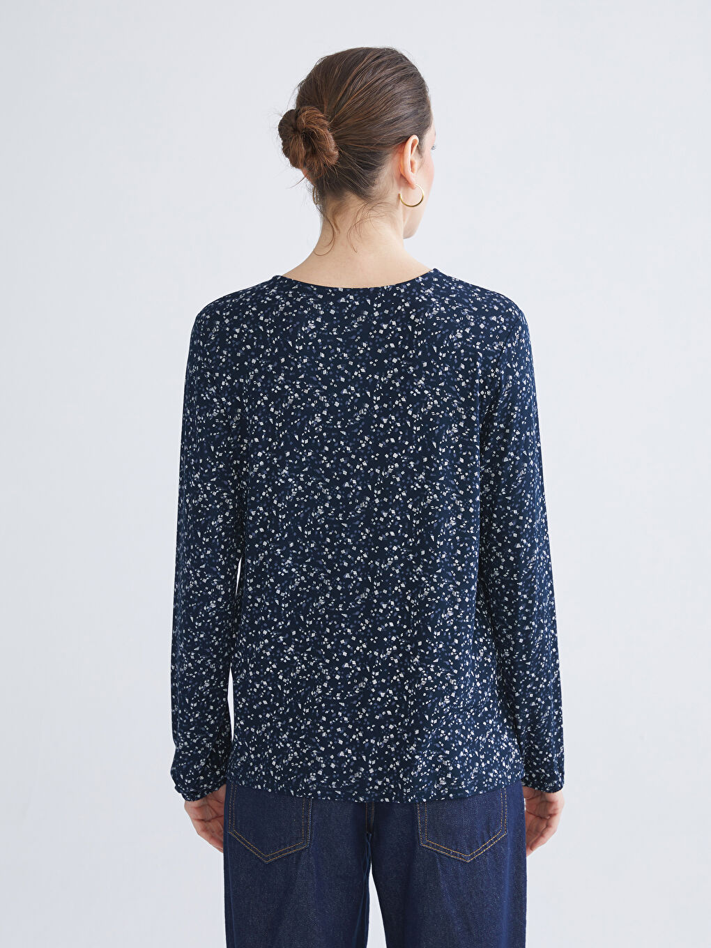 Lacivert Büyük Beden Bağlamalı Yaka Desenli Bluz-4