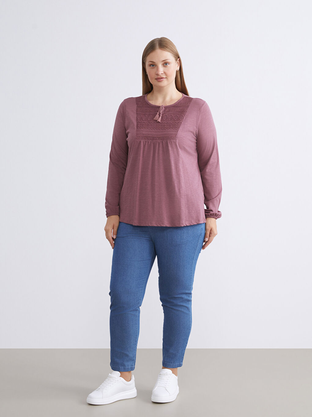 Pembe Bağlamalı Yaka Nakışlı Bluz-5