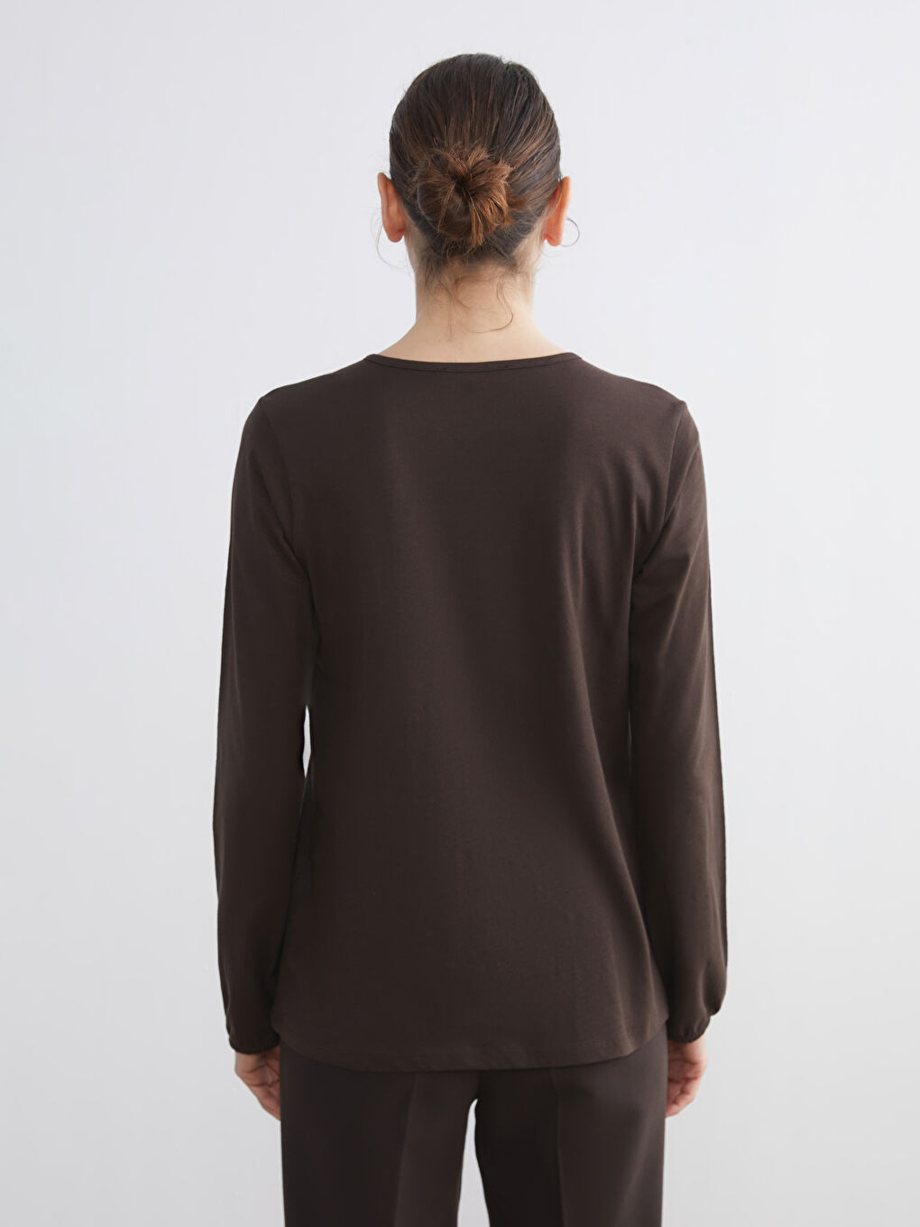 Kahverengi Bağlamalı Yaka Nakışlı Bluz-3