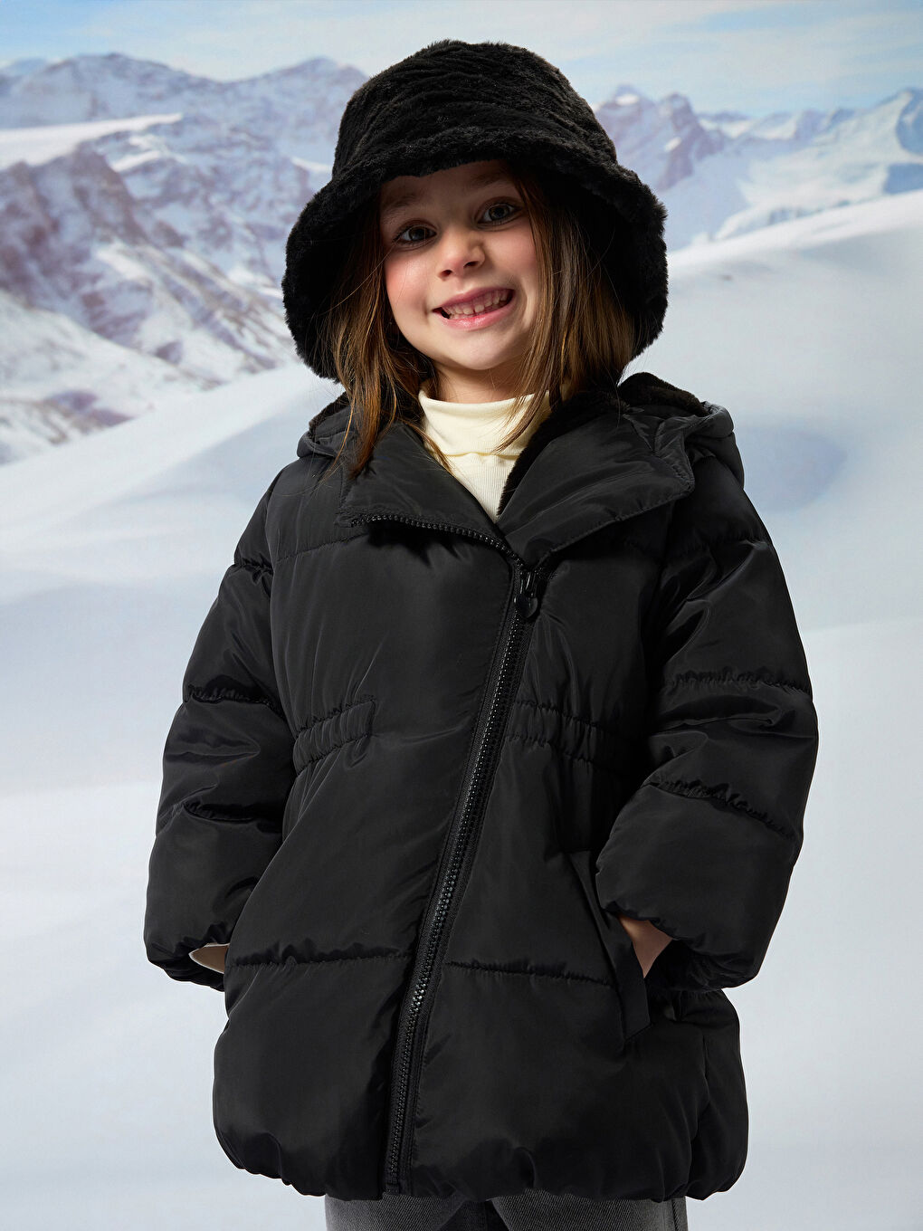 Пуховик с капюшоном для девочки-1