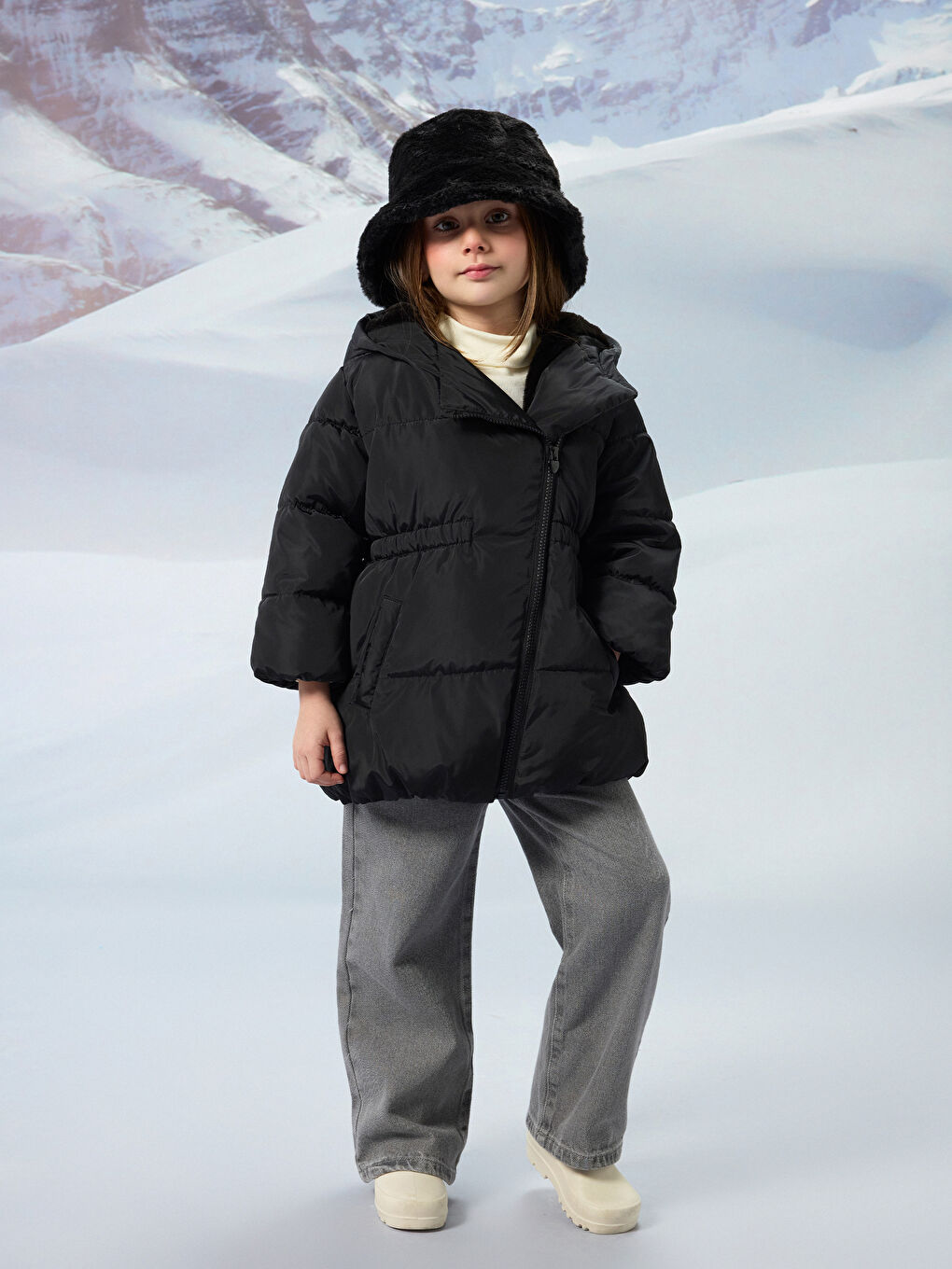 Пуховик с капюшоном для девочки-2