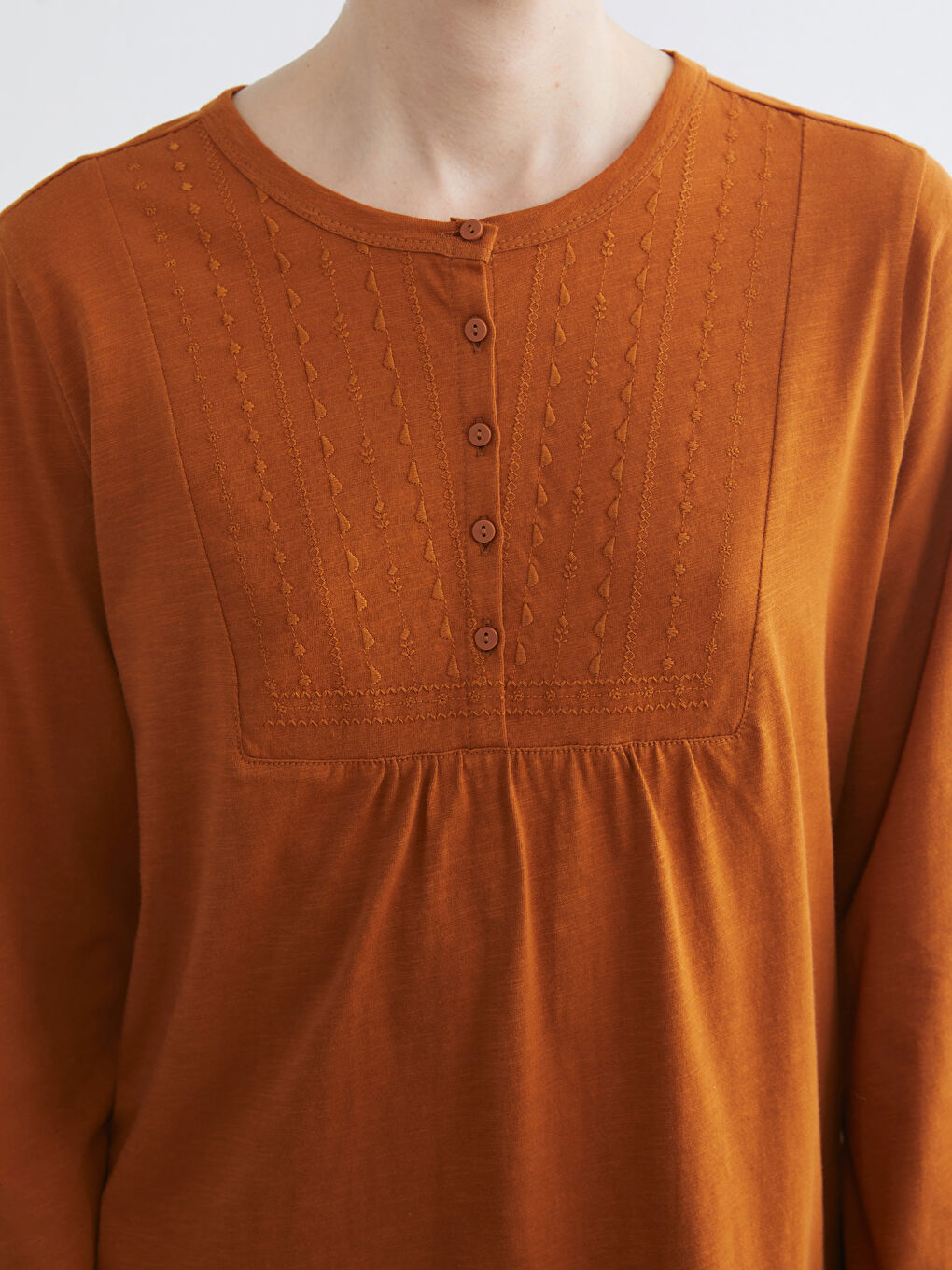 Kahverengi Bisiklet Yaka Nakışlı Bluz-2