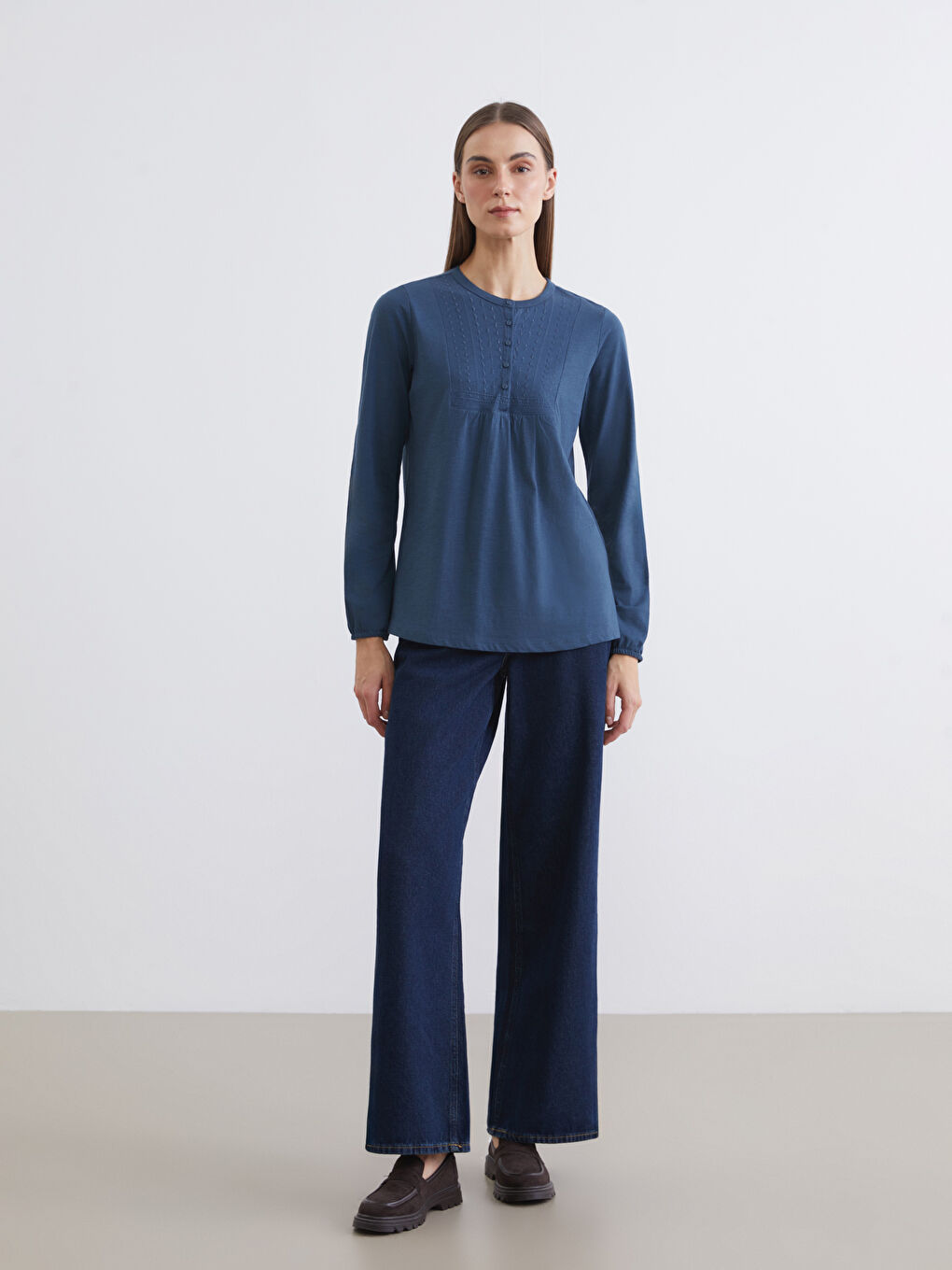 Lacivert Bisiklet Yaka Nakışlı Bluz-1