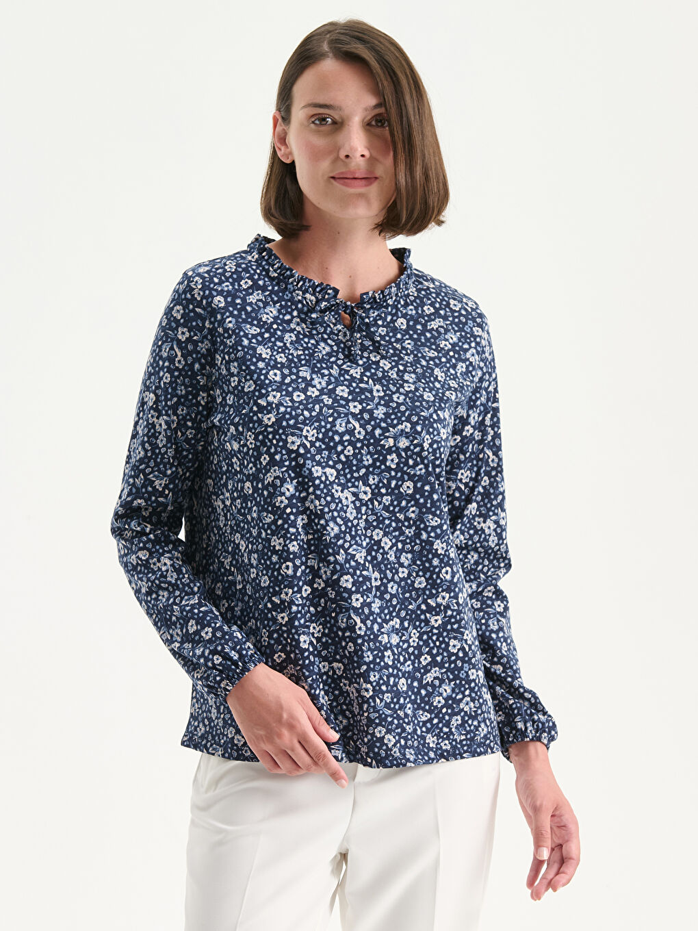 Lacivert Bağlamalı Yaka Çiçekli Bluz-1
