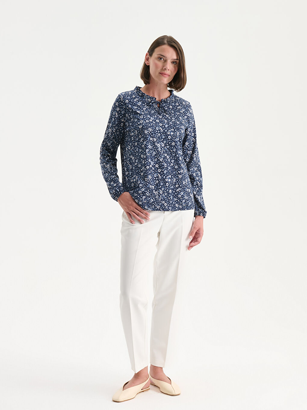 Lacivert Bağlamalı Yaka Çiçekli Bluz-3