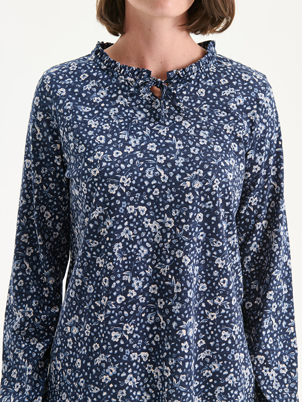 Lacivert Bağlamalı Yaka Çiçekli Bluz-5