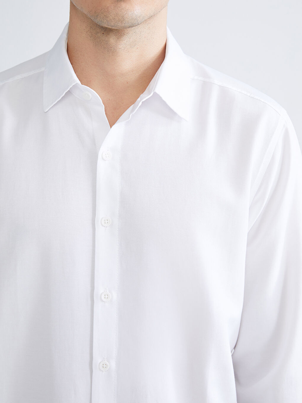 Beyaz Önden Düğme Kapamalı Düz Uzun Kollu Erkek Gömlek-2