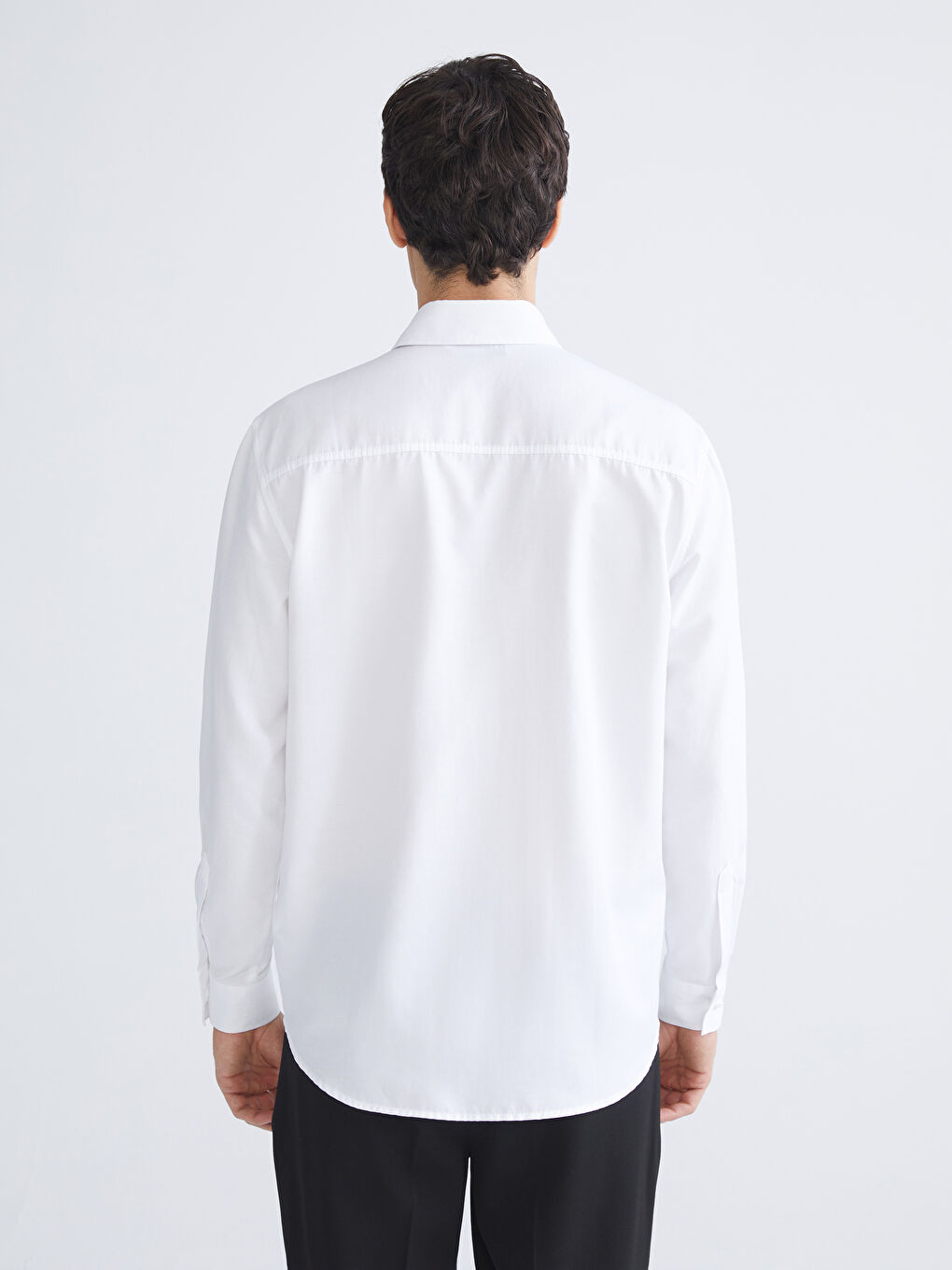 Beyaz Önden Düğme Kapamalı Düz Uzun Kollu Erkek Gömlek-3