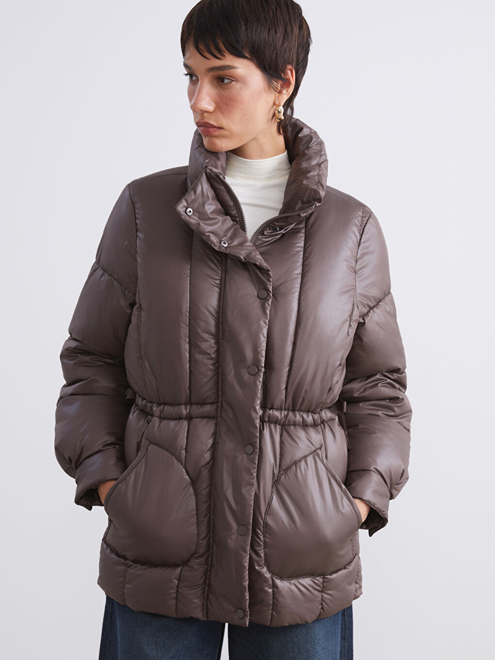 Kahverengi Dik Yaka Kadın Şişme Mont