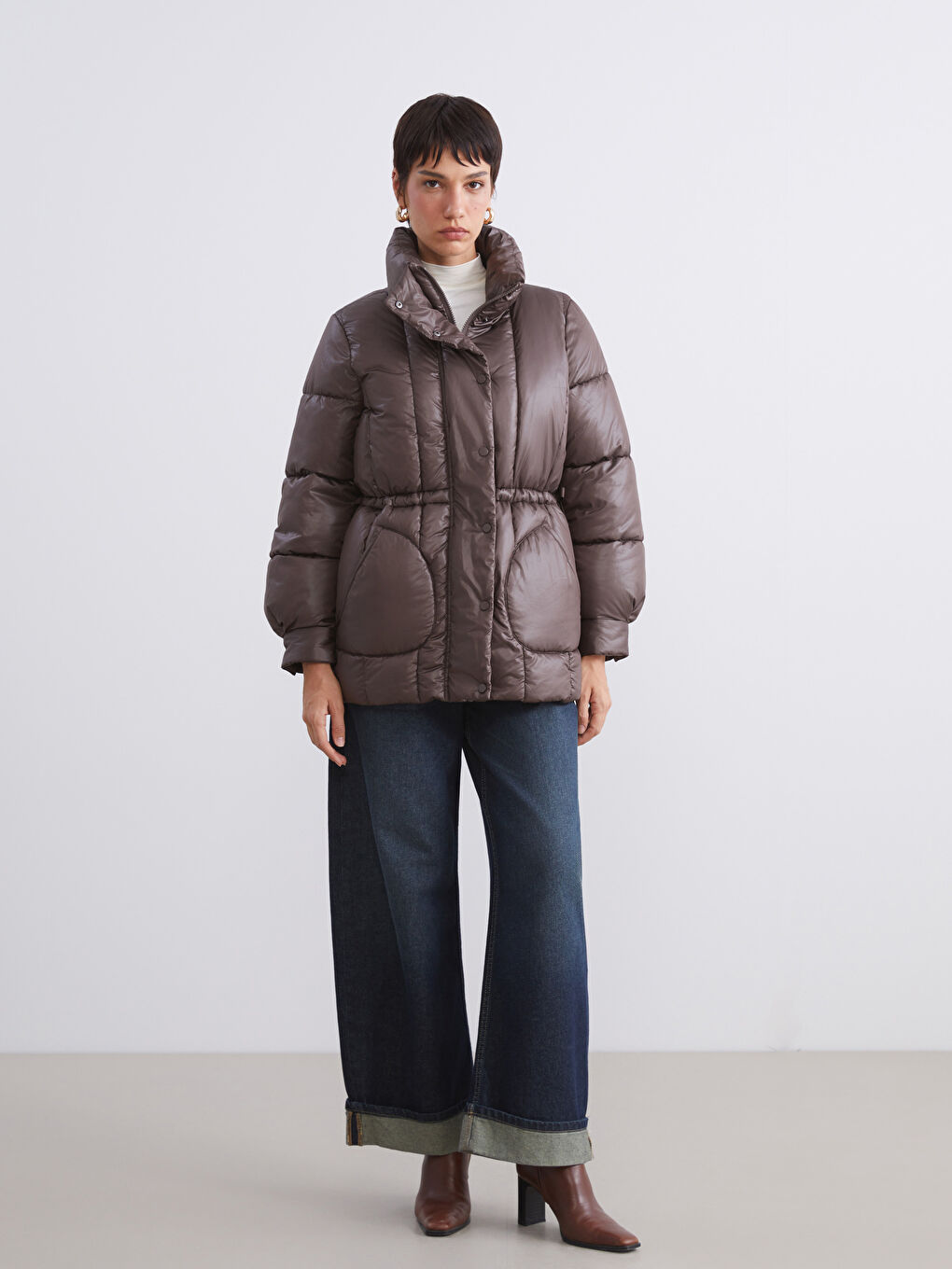 Kahverengi Dik Yaka Kadın Şişme Mont-1