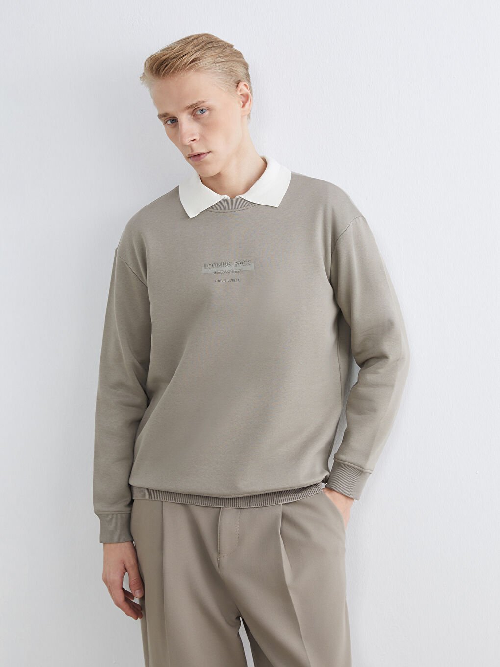 Ерлерге арналған қалың принтті дөңгелек жағалы свитшот