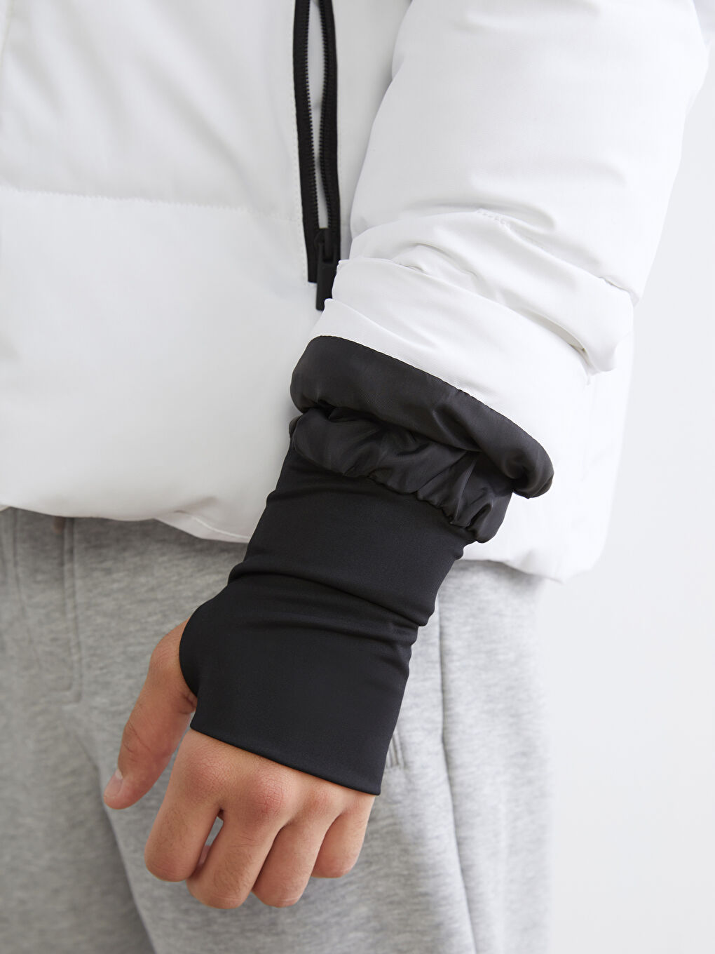 Beyaz Standart Kalıp Kapüşonlu Erkek Kayak Montu-9