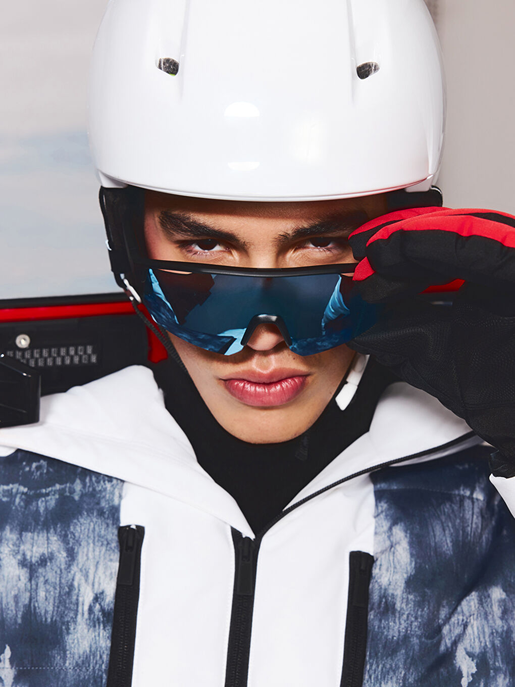 Beyaz Standart Kalıp Kapüşonlu Erkek Kayak Montu-14