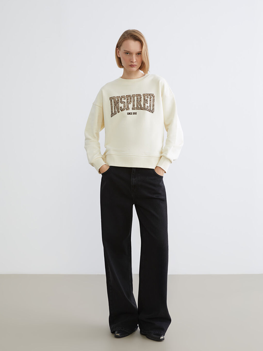 Bej Yazı Baskılı Oversize Kadın Sweatshirt-1