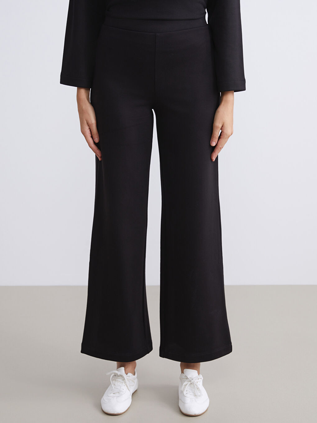 Žena CRNA Trenirke-1