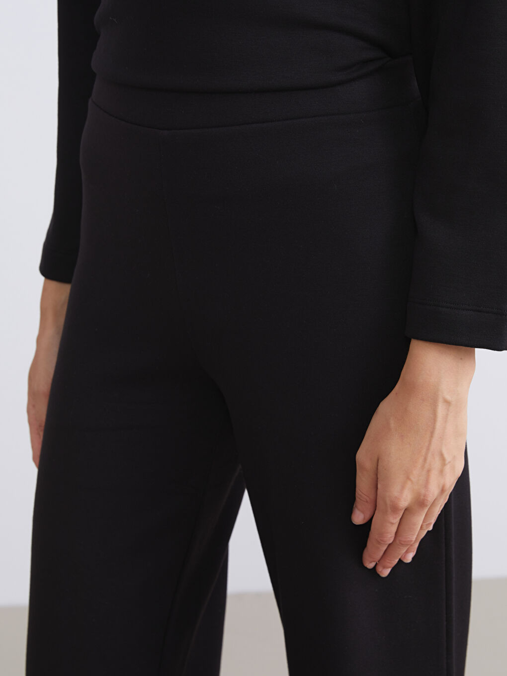 Žena CRNA Trenirke-2