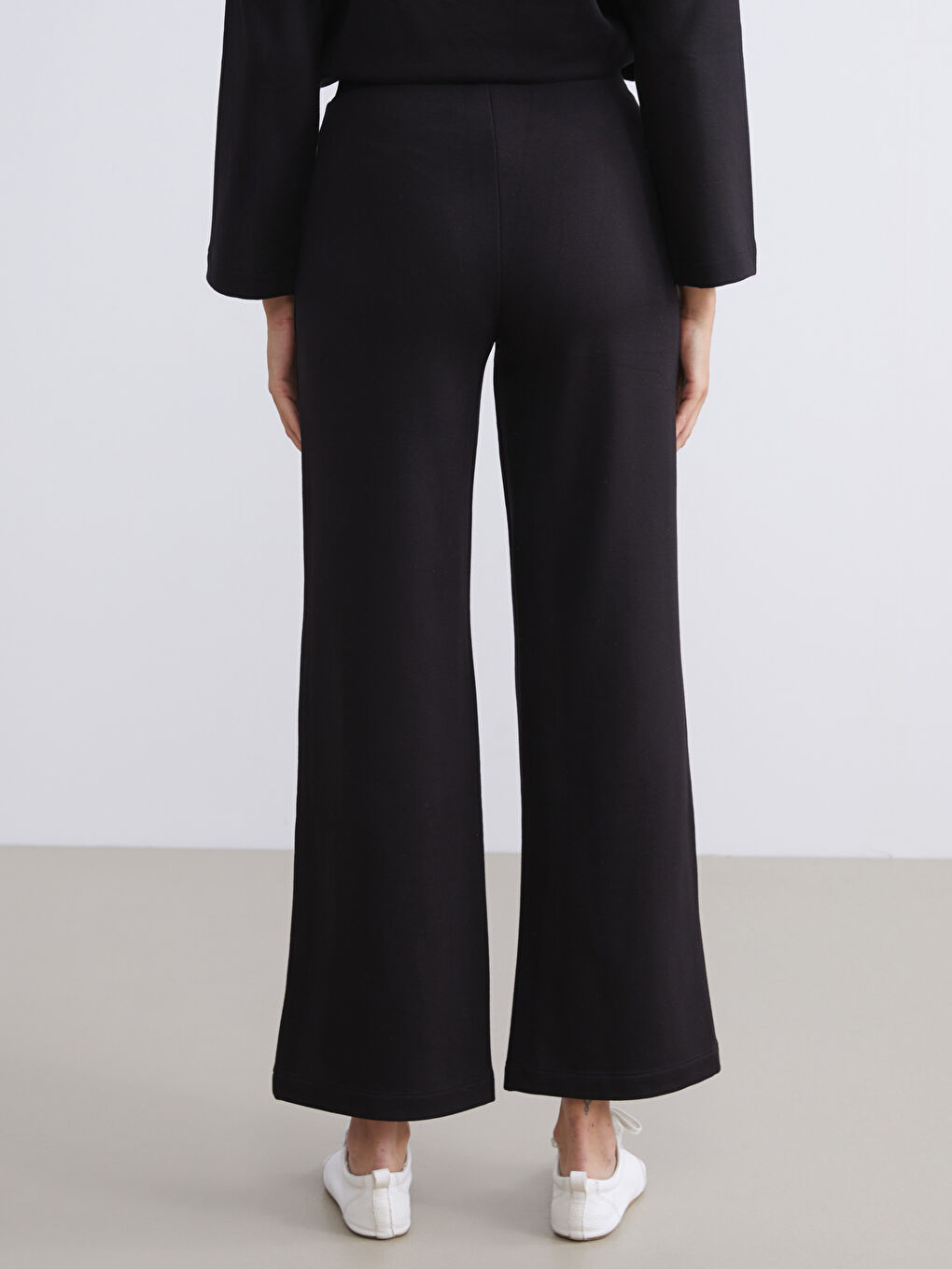 Žena CRNA Trenirke-3