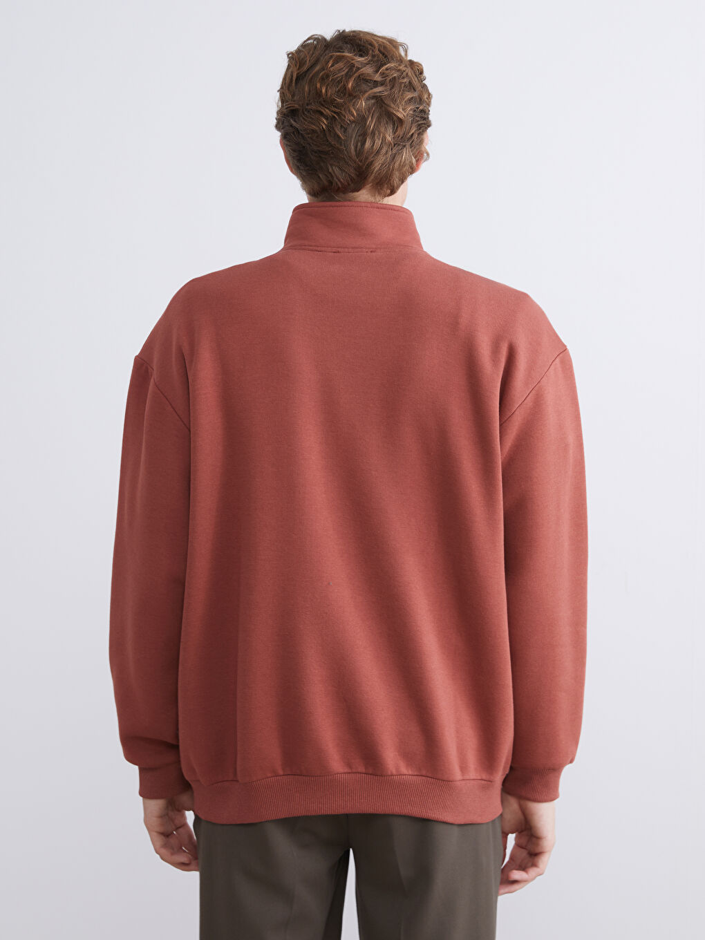 Kahverengi Fermuarlı Dik Yaka Uzun Kollu Erkek Sweatshirt-3